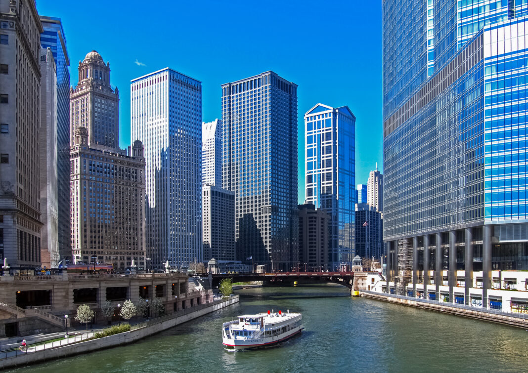 How to Get special travel tips for flying to Chicago in 2025